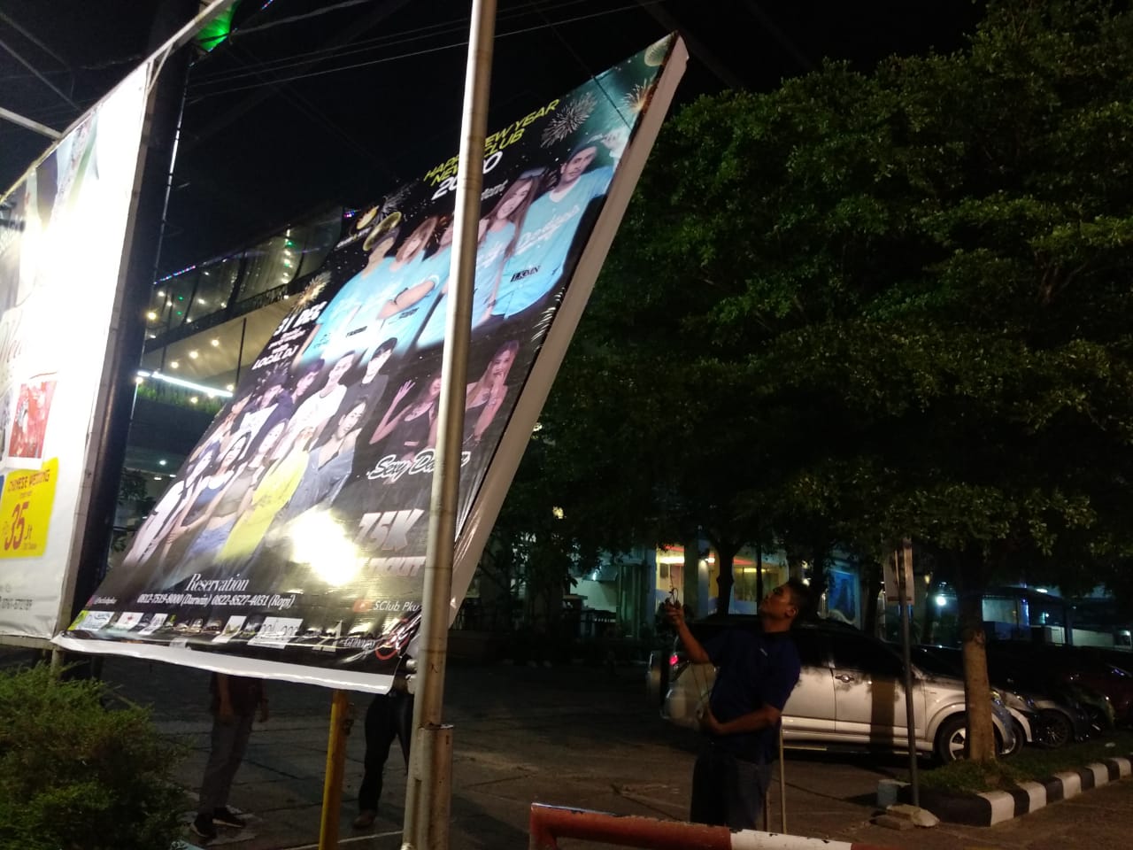  Dinilai Tak Pantas, Satpol Pekanbaru Copot Baleho di Star City